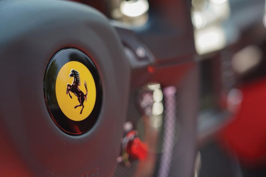 Детали интерьера Ferrari California T The Lucybelle (231547) 2018 года  (фото 2 из 29)
